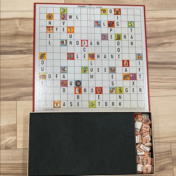 Vintage 1975 Scrabble Crossword Game For Juniors - Picture 2 of 6